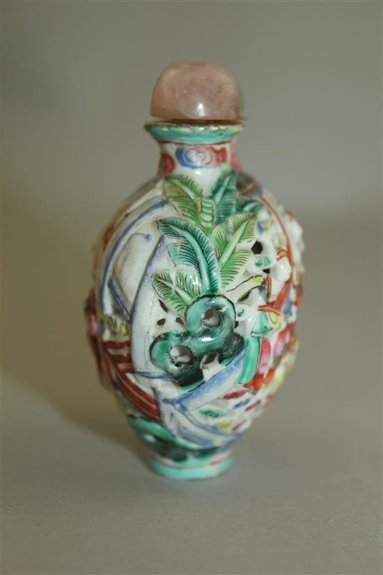 A Chinese moulded famille rose double snuff bottle, 1820-1850, 6cm, faults